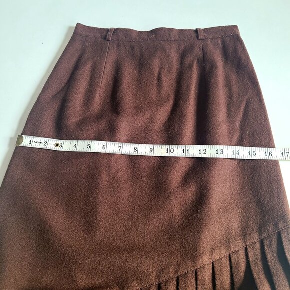 Vintage Alliage brown wool skirt with front bottom pleated details. - Picture 5 of 6